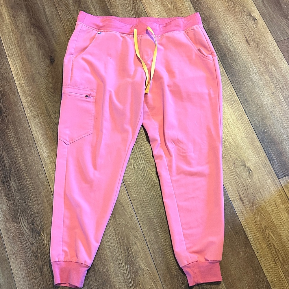 Figs woman’s XL scrub bottoms, pink athletic fit